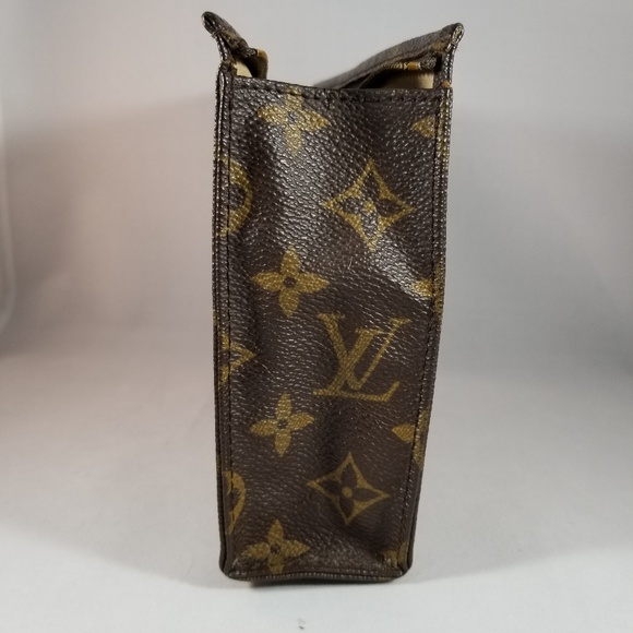 Louis Vuitton Toiletry Pouch - Picture 6 of 10